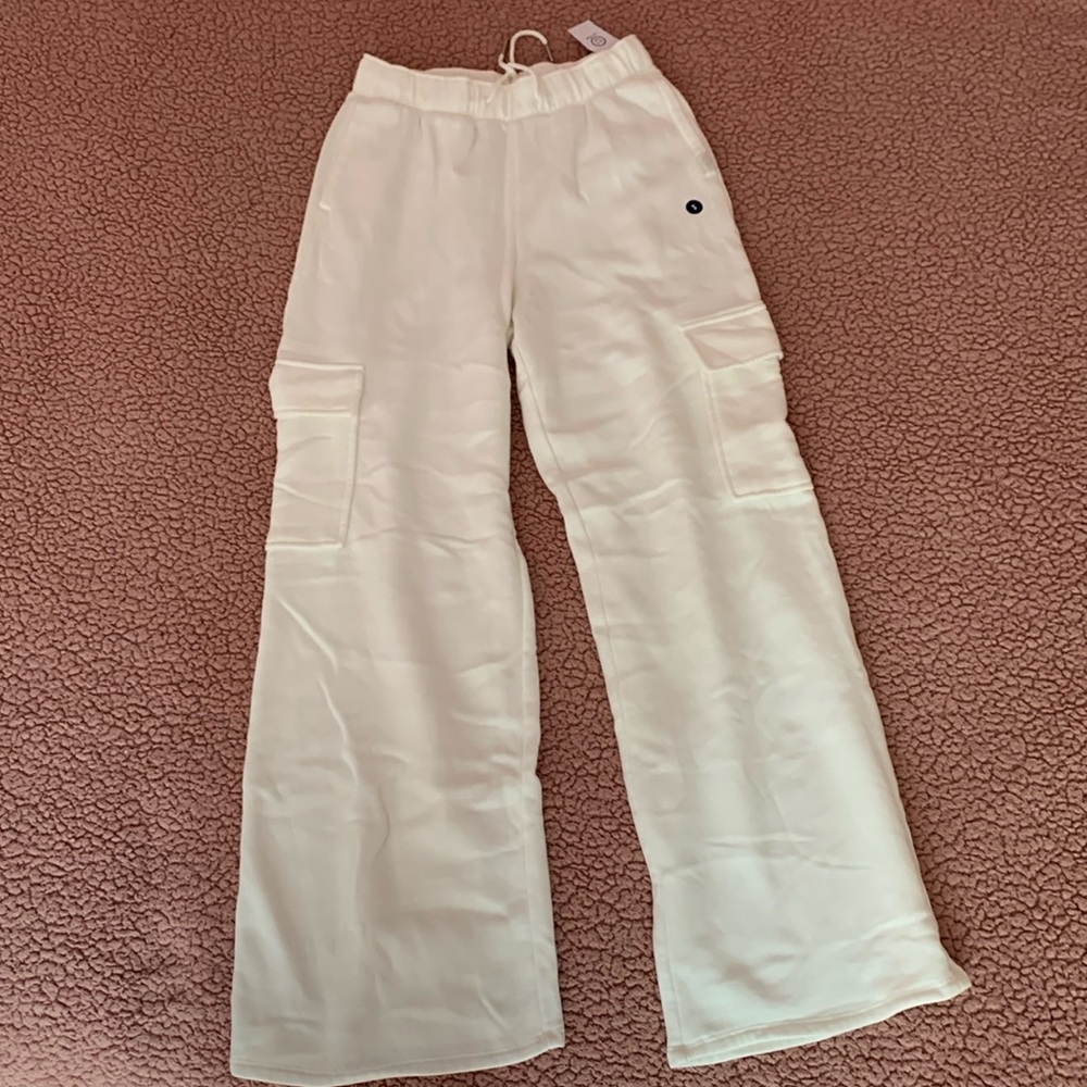 BRAND NEW with tags Gilly Hicks (Hollister) Crème super soft open leg sweatpants